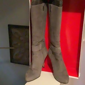 Michael Kors, size 11 women, gray velvet, and snake skin heel
